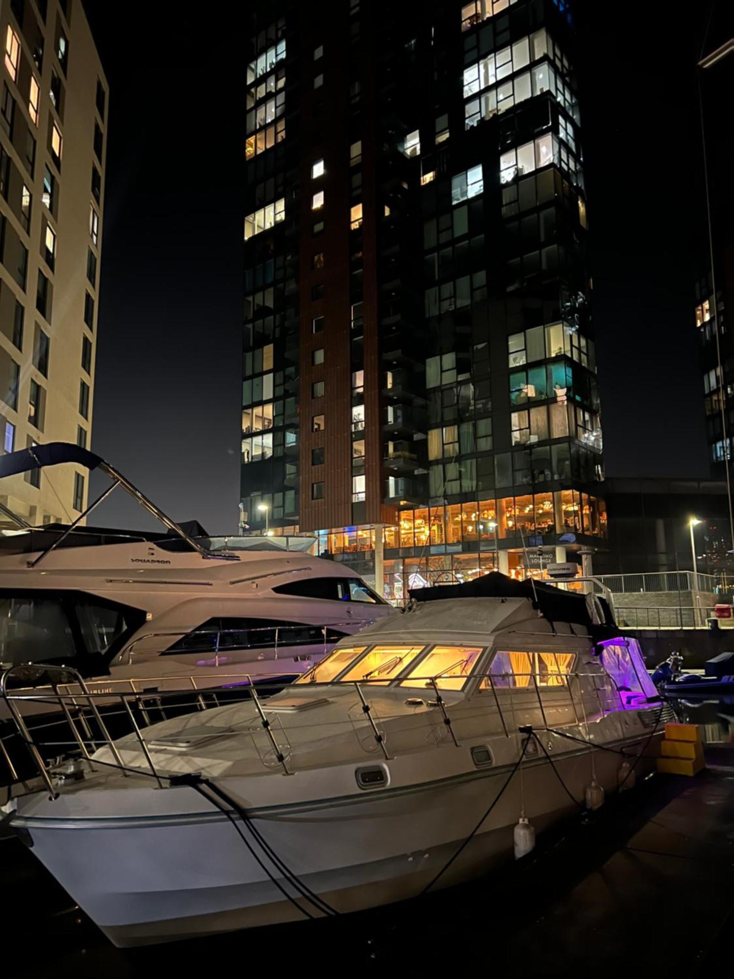 Bateau-hôtel Luxury 40 Foot Yacht On 5 Star Ocean Village Marina - Minutes Away From Centre And Cruise Terminals - Free Parking Included Southampton