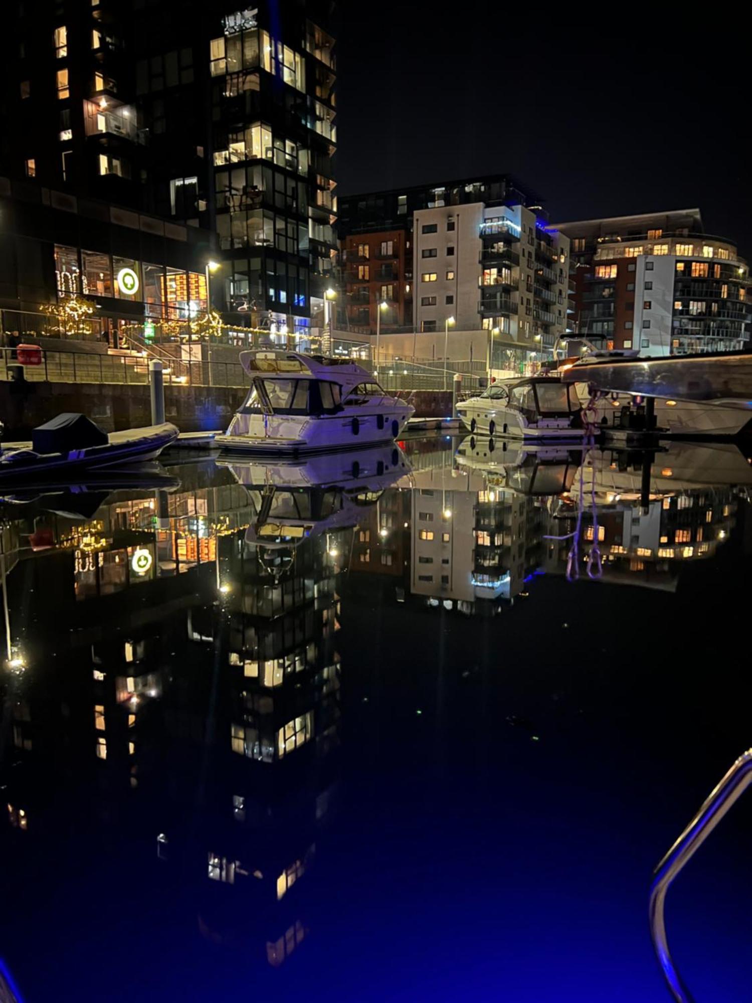 Luxury 40 Foot Yacht On 5 Star Ocean Village Marina - Minutes Away From Centre And Cruise Terminals - Free Parking Included Bateau-hôtel *