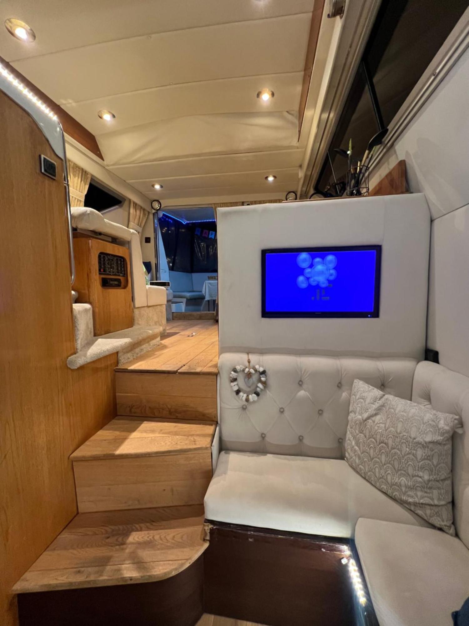 Luxury 40 Foot Yacht On 5 Star Ocean Village Marina - Minutes Away From Centre And Cruise Terminals - Free Parking Included * Southampton