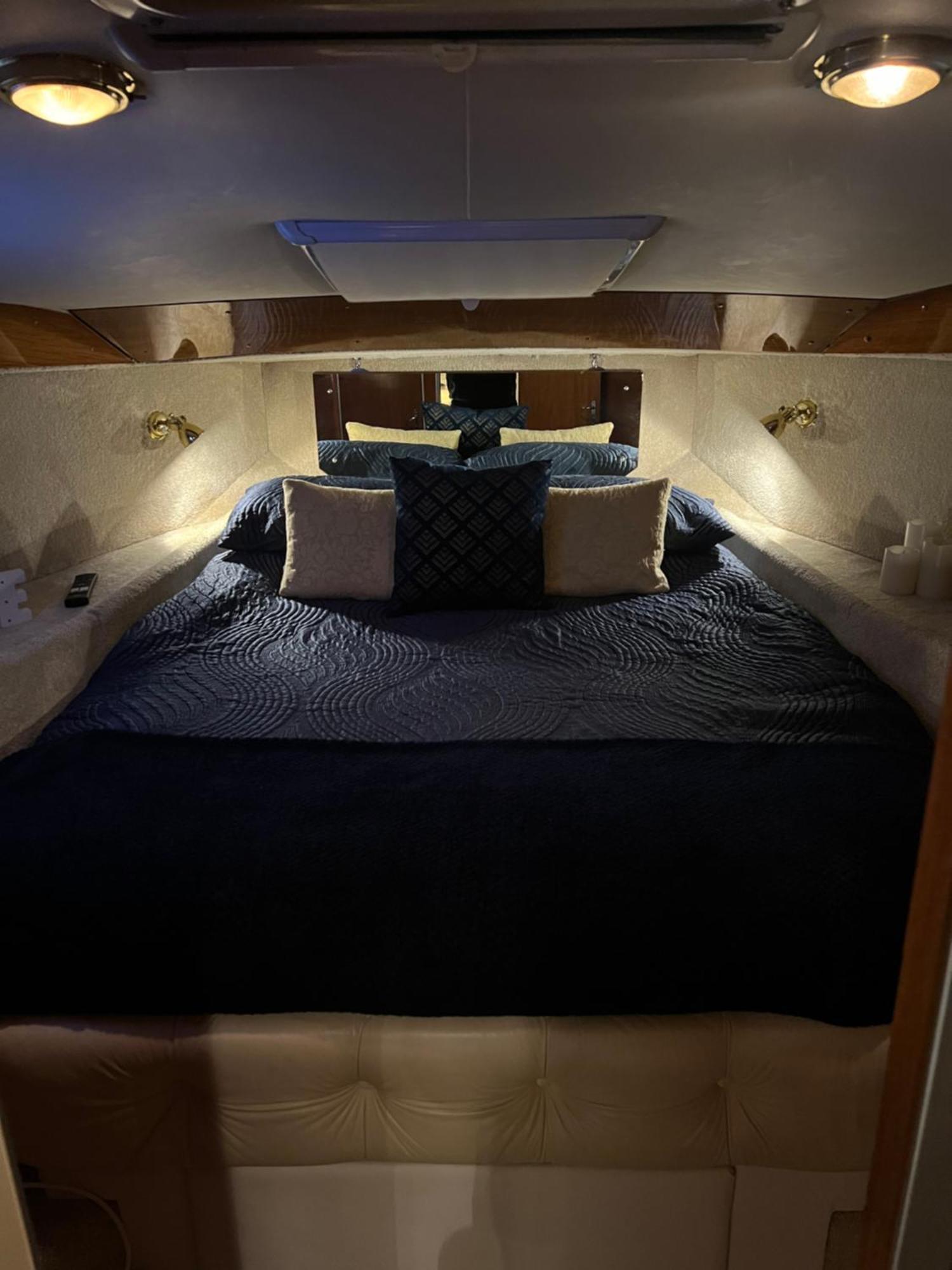 Luxury 40 Foot Yacht On 5 Star Ocean Village Marina - Minutes Away From Centre And Cruise Terminals - Free Parking Included Bateau-hôtel Southampton