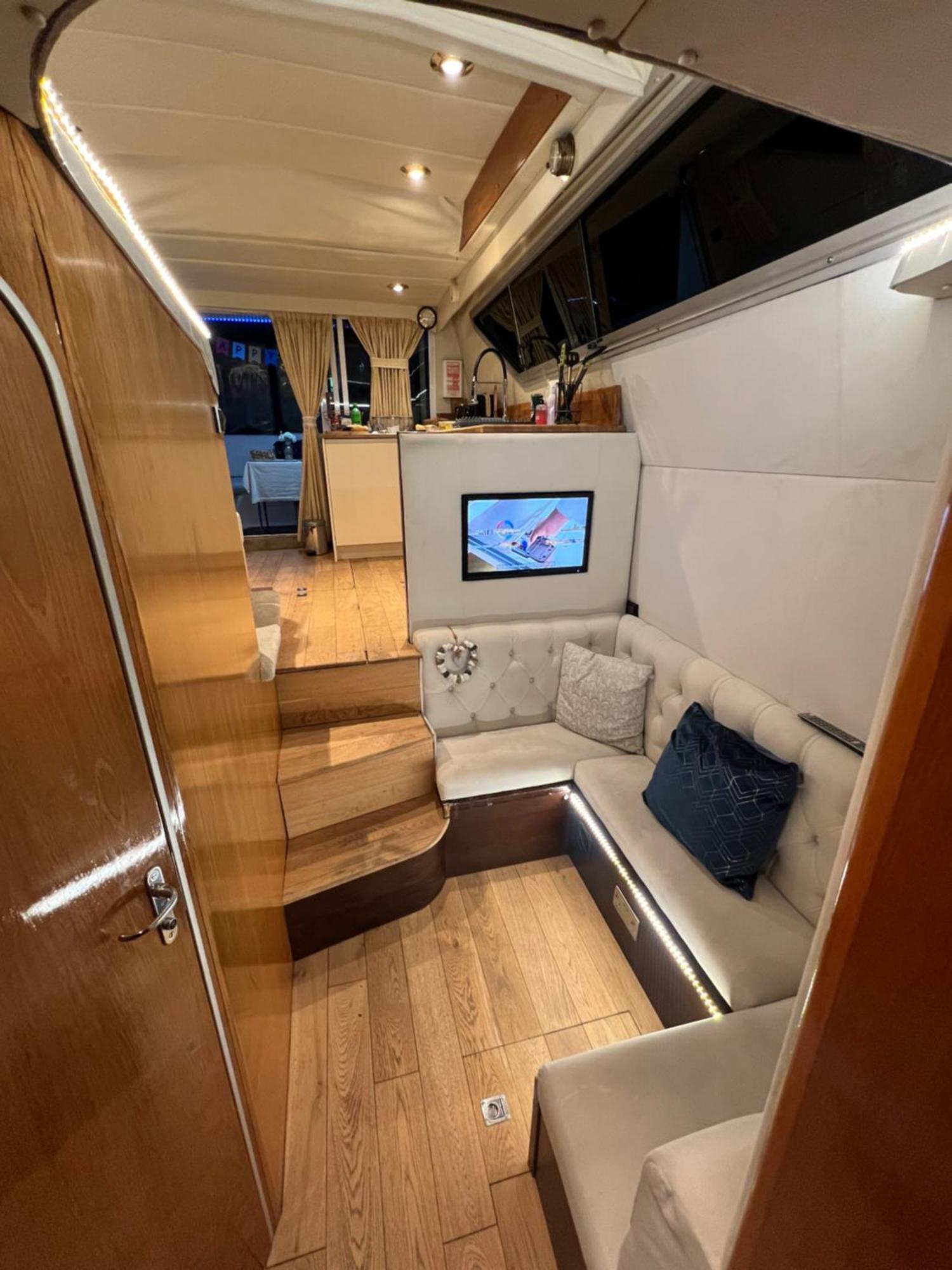 Bateau-hôtel Luxury 40 Foot Yacht On 5 Star Ocean Village Marina - Minutes Away From Centre And Cruise Terminals - Free Parking Included Southampton