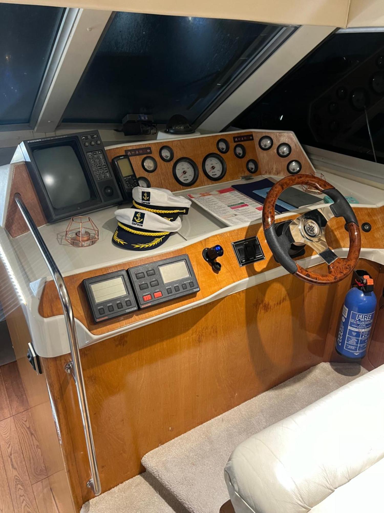 Luxury 40 Foot Yacht On 5 Star Ocean Village Marina - Minutes Away From Centre And Cruise Terminals - Free Parking Included Bateau-hôtel Southampton