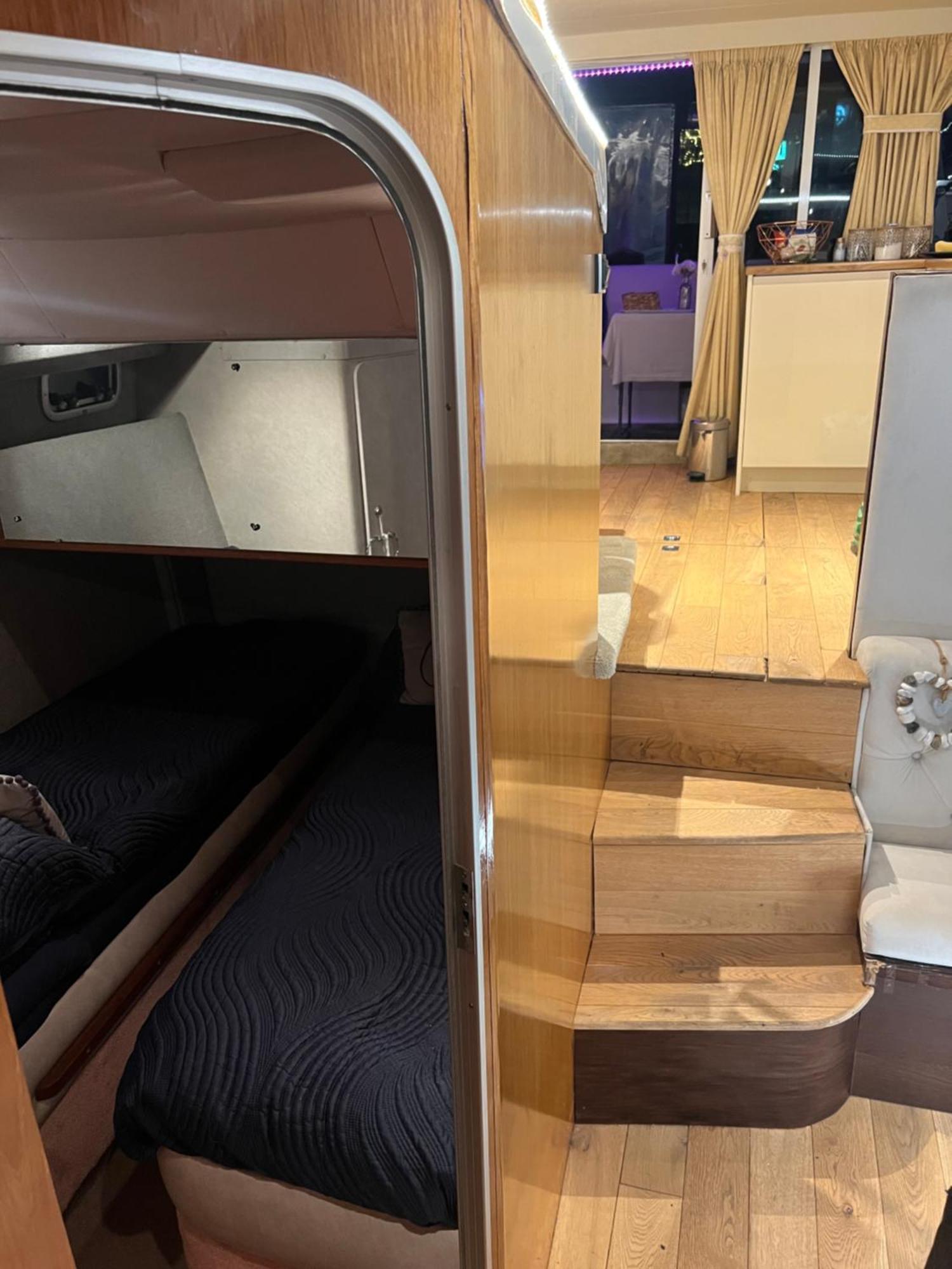 Luxury 40 Foot Yacht On 5 Star Ocean Village Marina - Minutes Away From Centre And Cruise Terminals - Free Parking Included Bateau-hôtel